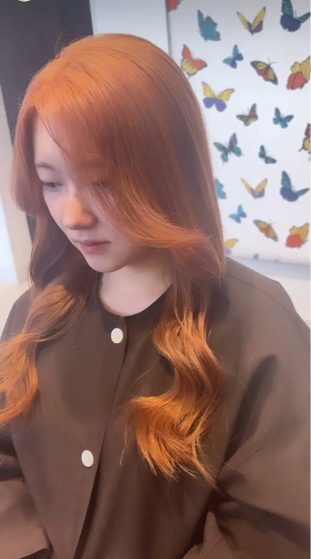 ロング カラー ベージュカラー ブリーチ 透明感カラー 渡部 優衣のヘアスタイル