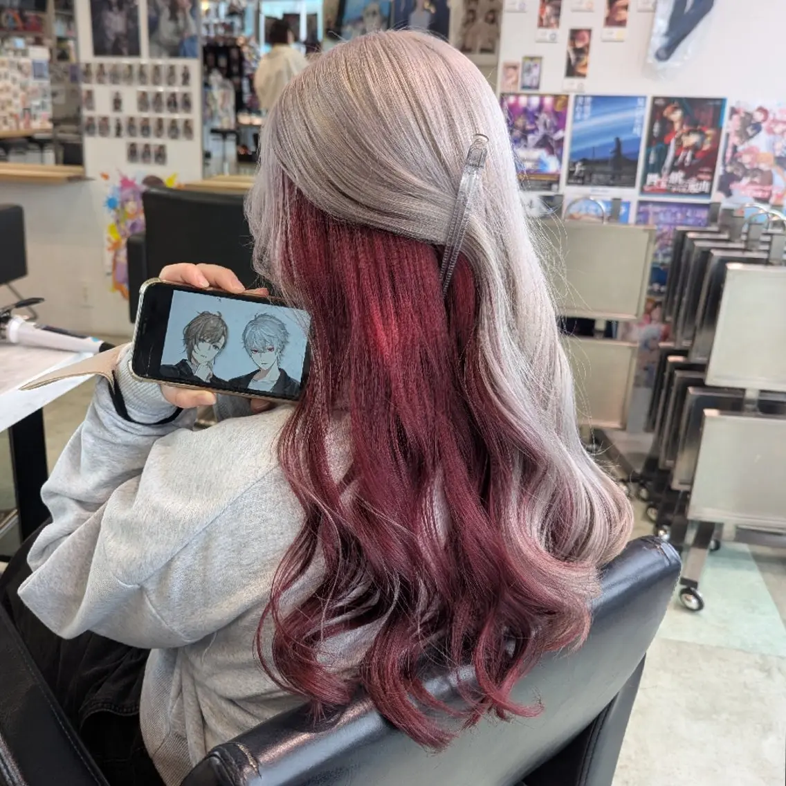 カラー ロング ボルドーカラー インナーカラー レッドカラー シルバー ホワイトシルバー ヘアカラー 推しカラー🦉にじさ んじカラー🌈🕒✨のヘアスタイル