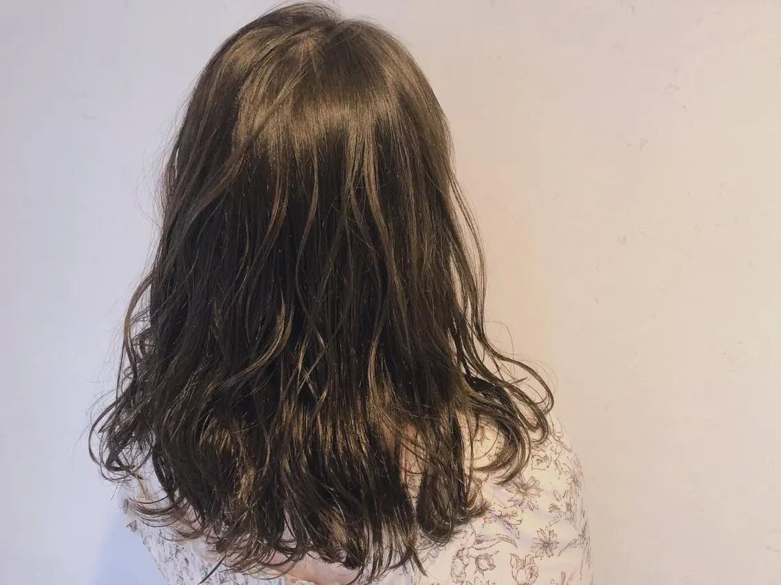 セミロング カラー 伊藤 さやかのヘアスタイル
