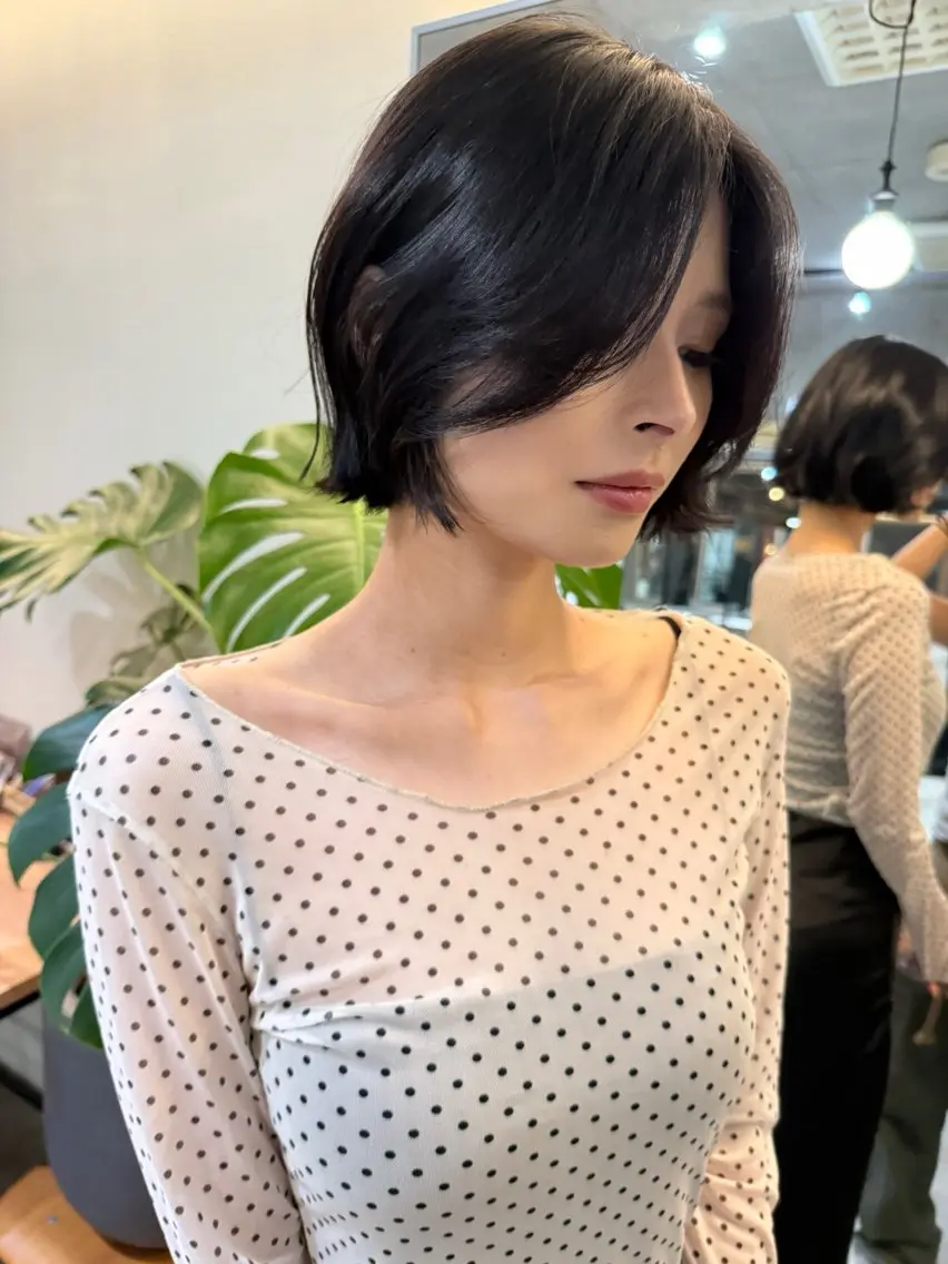 ショート ボブ かきあげバング レイヤーカット カット ヘアカラー レイヤーカット\ウル フ　chinatsuのヘアスタイル