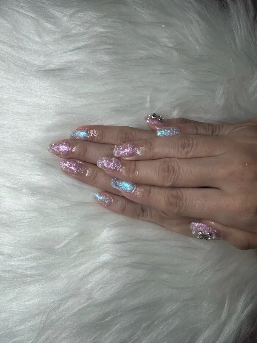 ネイル ストーンネイル Glitter Nailのネイルデザイン