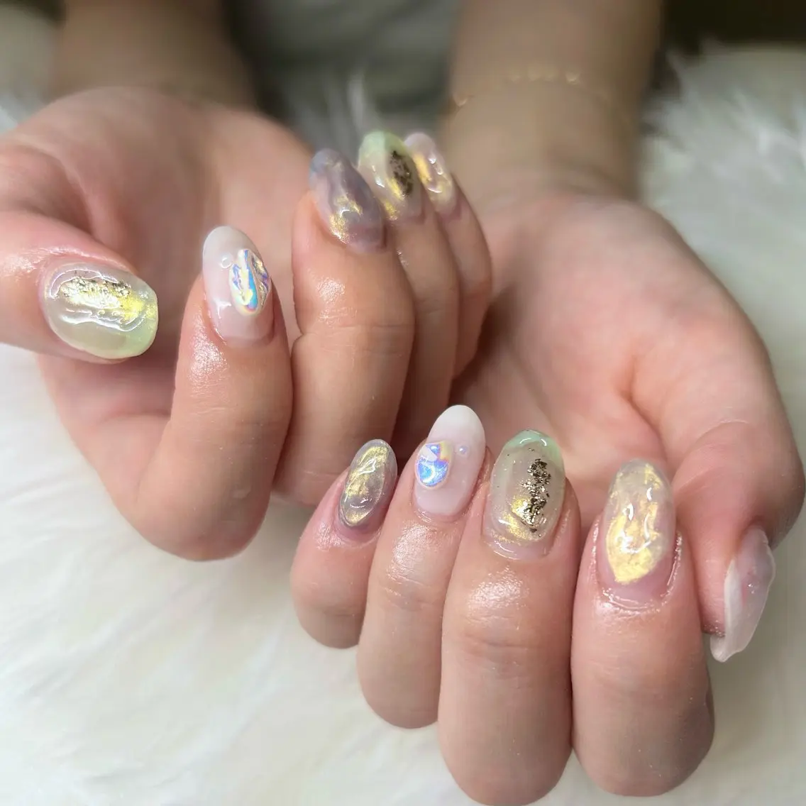ネイル オーロラネイル ニュアンスネイル ぷっくりネイル ハンドネイル 天野 希綾のネイルデザイン