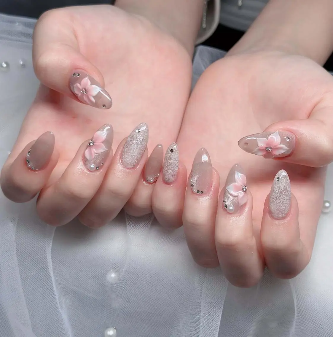 ネイル オーロラネイル フレンチネイル ジェルネイル ハロウィン キラキラネイル ハンドネイル H.baby Nail Salonのネイルデザイン