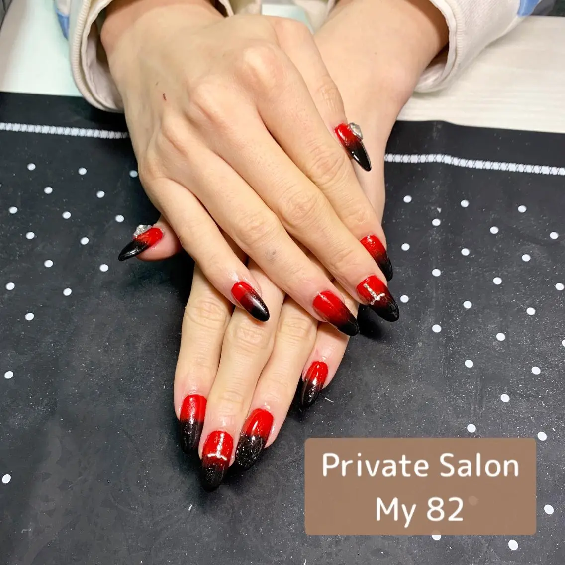 ネイル 長さ出し メンズネイル 赤色 Private Sa lon  MARLOのネイルデザイン