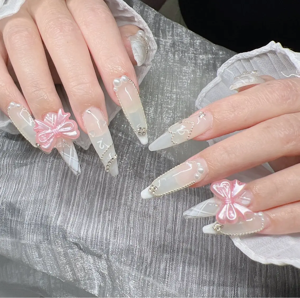 ネイル 長さ出し グラデーション 卒業式 キラキラネイル マグネットネイル ハンドネイル Lee Nailsのネイルデザイン