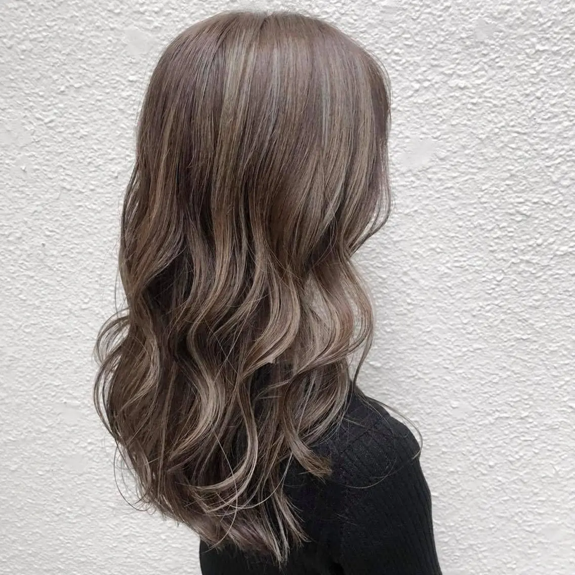 ロング カラー ベージュカラー ハイライトカラー ハイライト ヘアカラー FERIA fam 小林勇太のヘアスタイル
