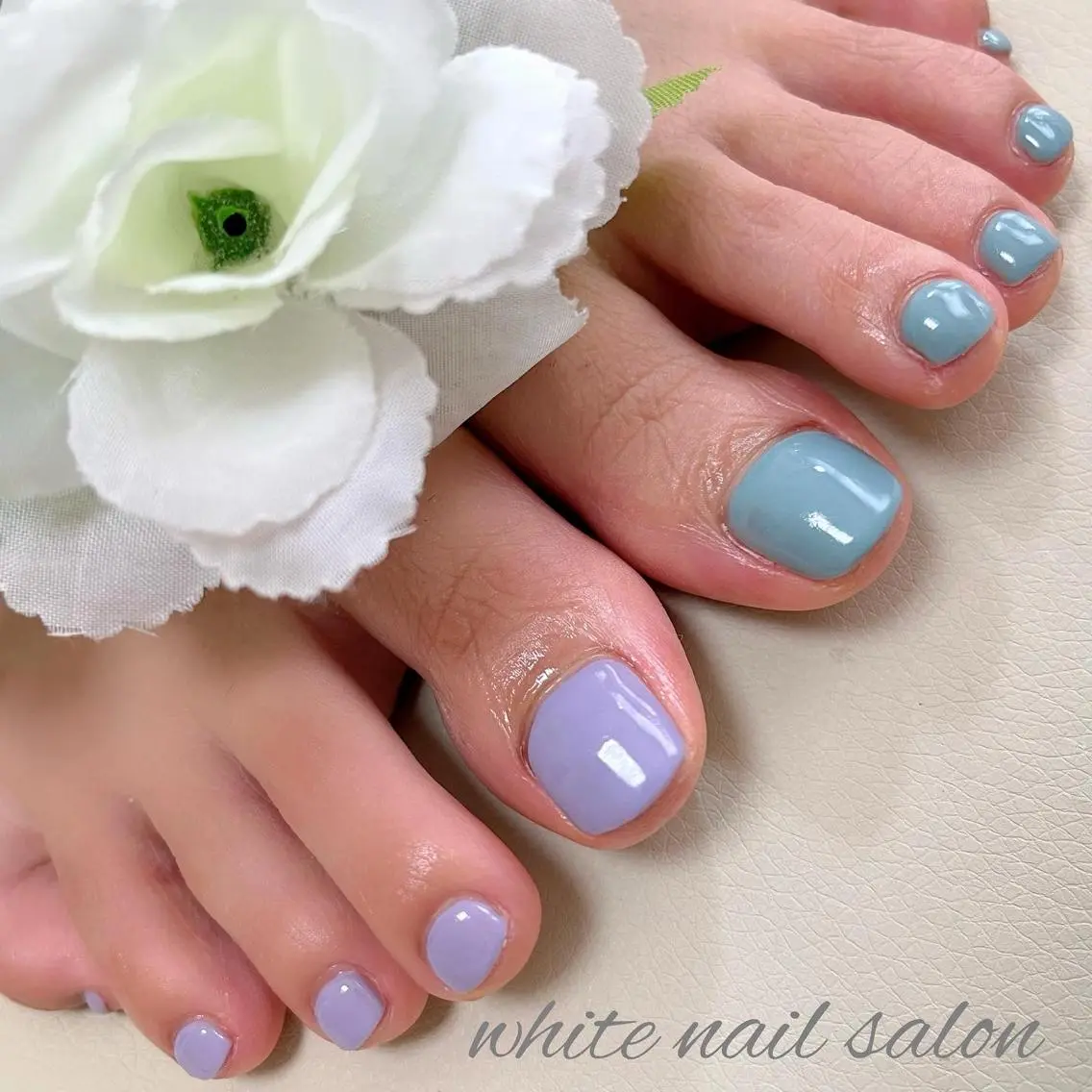 ネイル フットネイル ジェルネイル ハードジェル ラメ(グリッター) 持ち込み フットネイル white nail salonのネイルデザイン