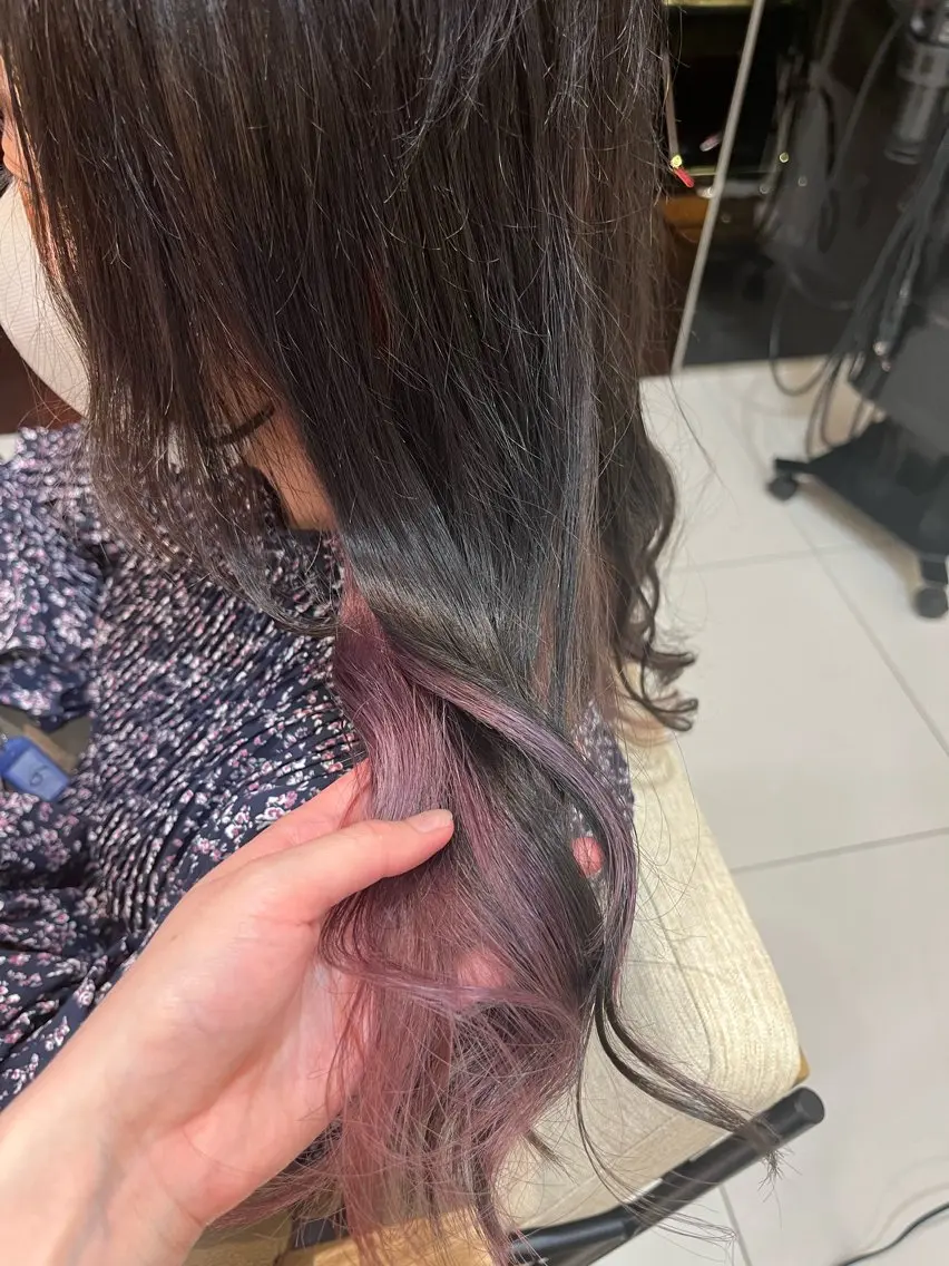 セミロング カラー ブリーチ インナーカラー ピンクカラー なつな/ 透明感カラーのヘアスタイル