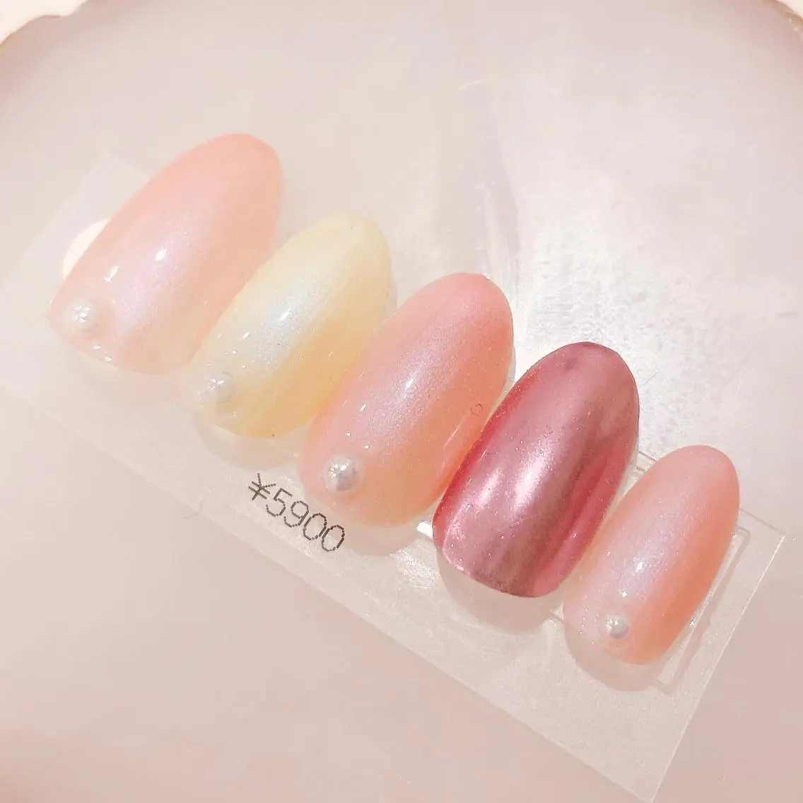ネイル ミラーネイル ワンカラーネイル ピンク 黄色 CHIARA nailsのネイルデザイン