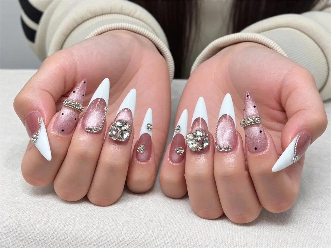 ネイル オーロラネイル ブルー チークネイル 長さ出し フットネイル ハンドネイル NAILS168 池袋西口駅前店のネイルデザイン