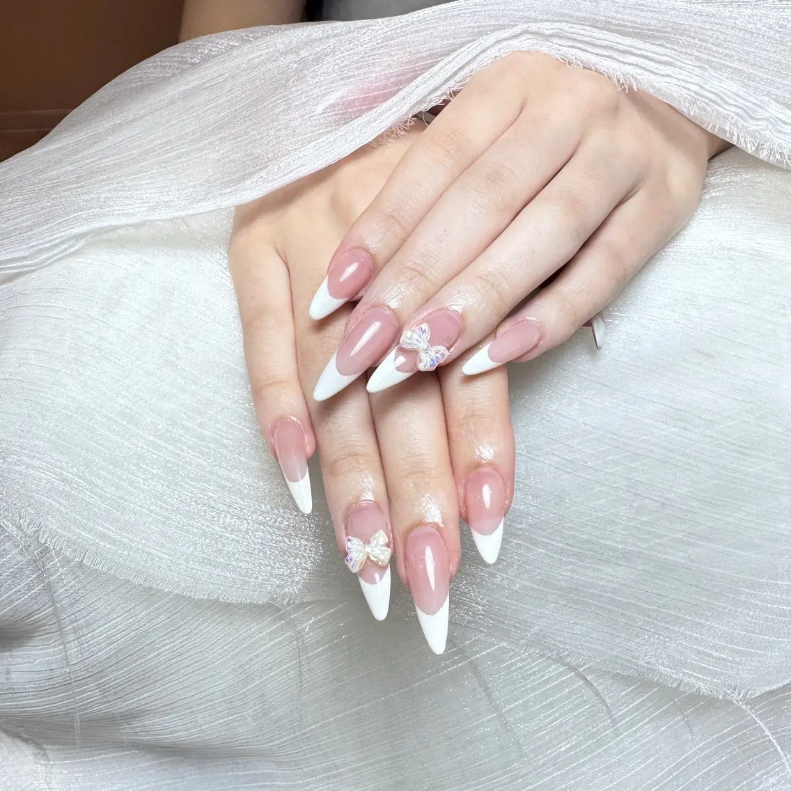 ミディアム Anmi Nailsのネイルデザイン