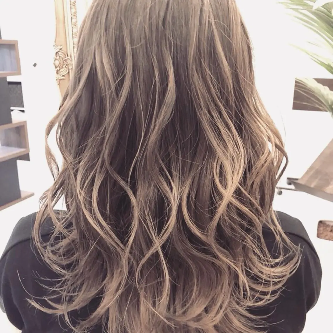 セミロング ハイトーン得意😍 Lumiereのヘアスタイル