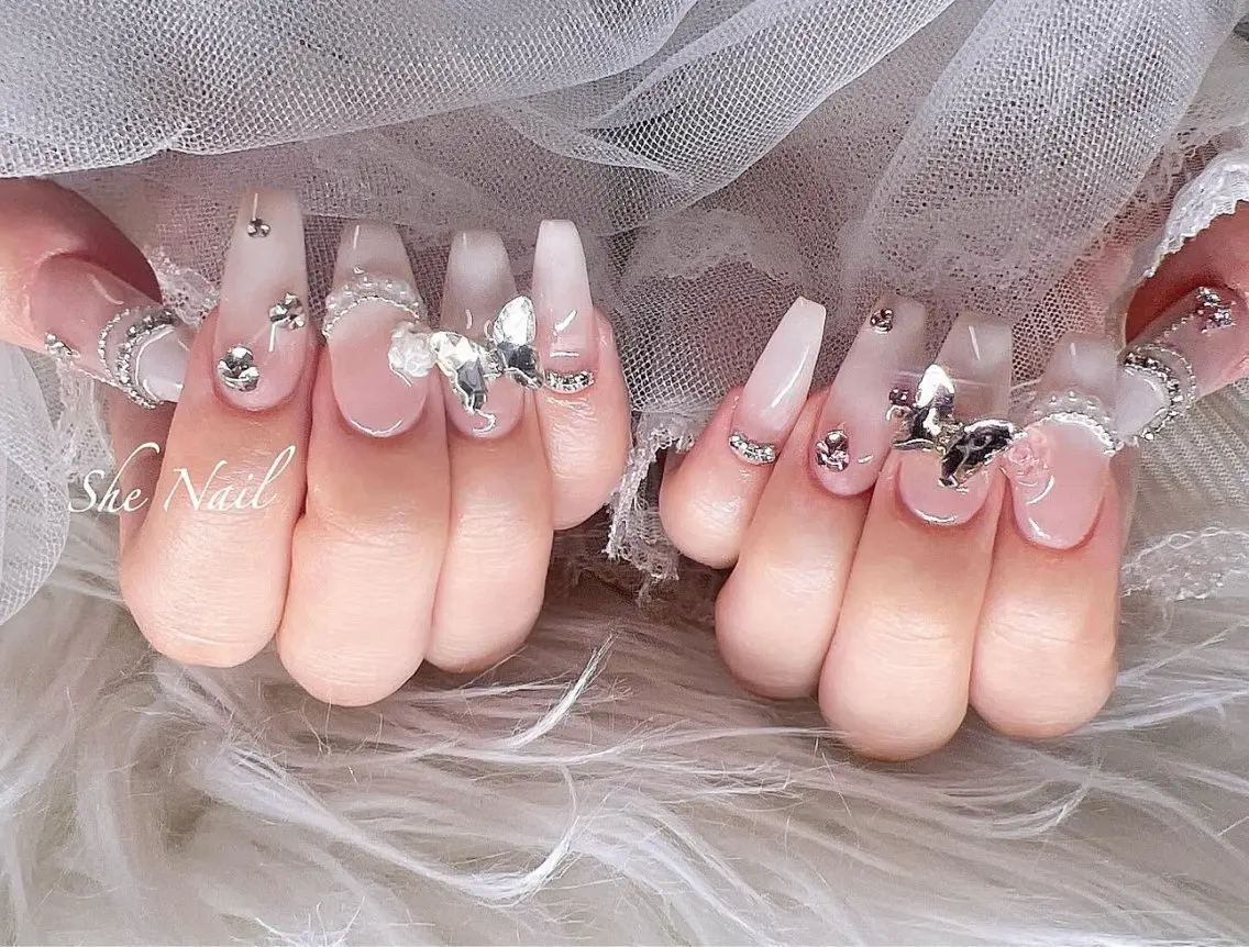 ネイル チークネイル 長さ出し マグネットネイル 持ち込み ニュアンスネイル ハンドネイル ISA_ BELLAのネイルデザイン