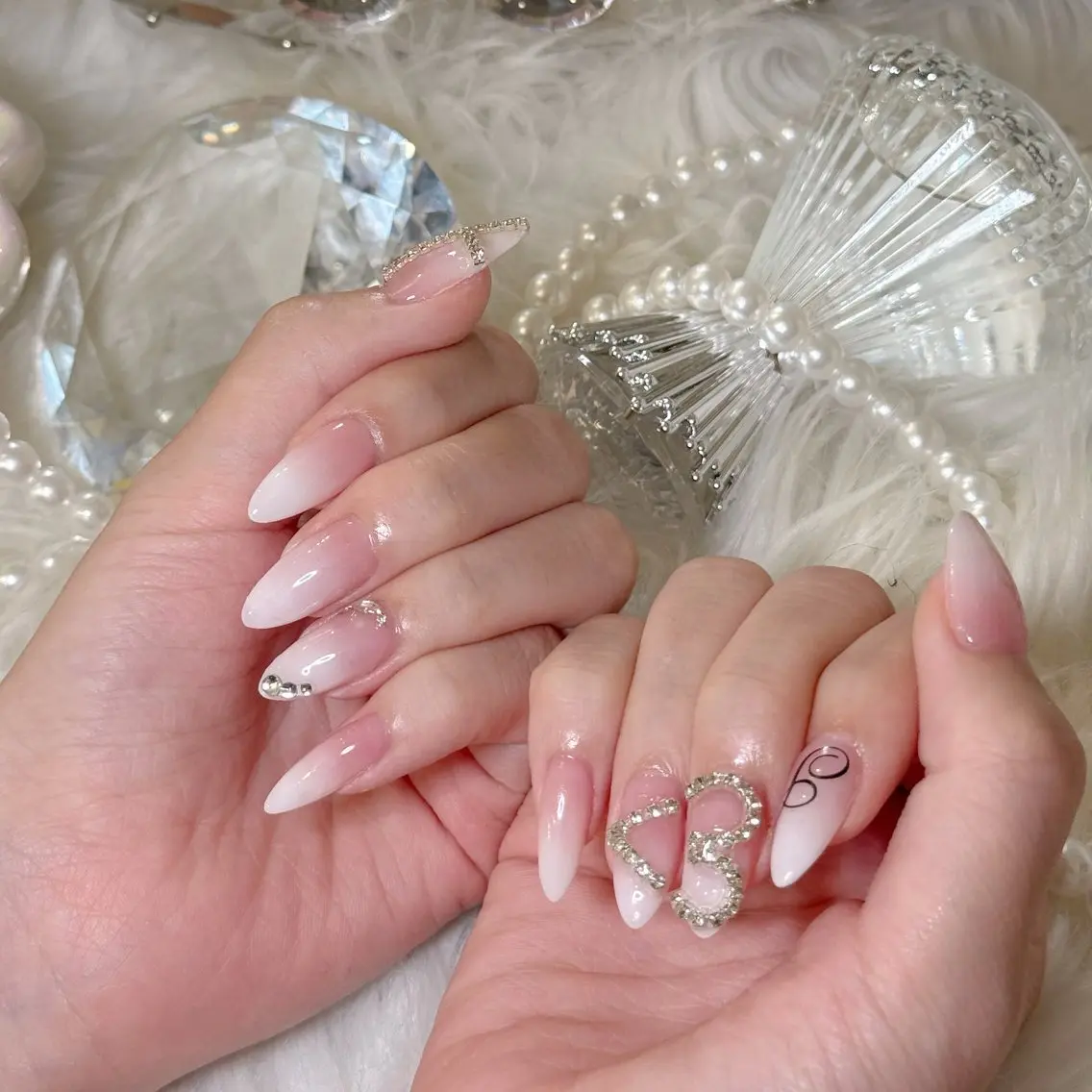 ネイル オーロラネイル 長さ出し フラッシュネイル フレンチネイル ジェルネイル ハンドネイル Amee Nail Salonのネイルデザイン