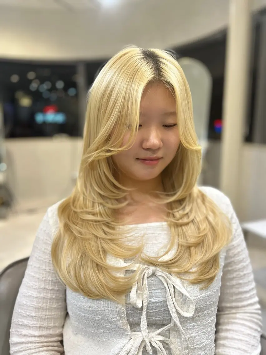 ロング カラー シールエクステ バレイヤージュ ベージュカラー ブリーチ ケアブリーチ カット ヘアカラー 大阪梅田/レイヤー/ ハイライト/yuuのヘアスタイル