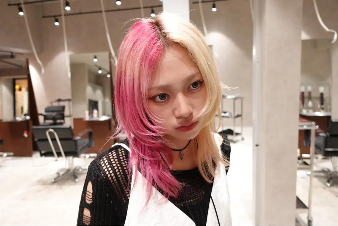 セミロング isseiハイトーン /韓国レイヤーのヘアスタイル