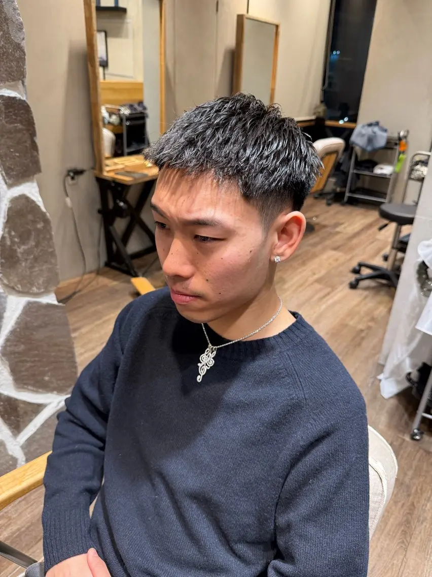 ショート メンズ ⚡メンズパーマフ ェードカットTomyのヘアスタイル