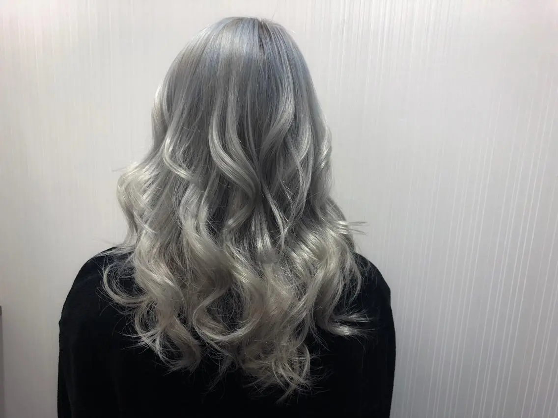 ミディアム カラー ブリーチ ケアブリーチ 透明感カラー ヘアカラー トリートメント 小森谷 亮太のヘアスタイル