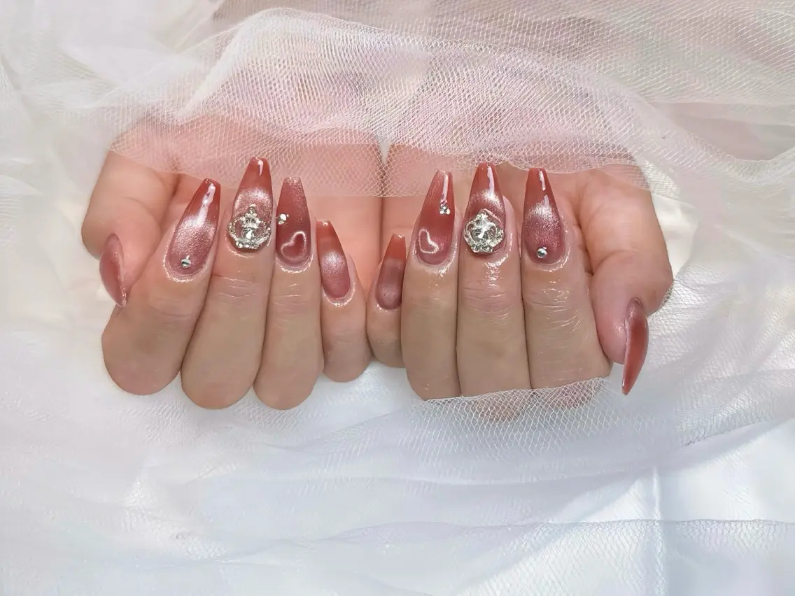 ネイル オーロラネイル ブラウン フラッシュネイル フラワーネイル ホログラムネイル ハンドネイル Rin Nail 新大久保店のネイルデザイン
