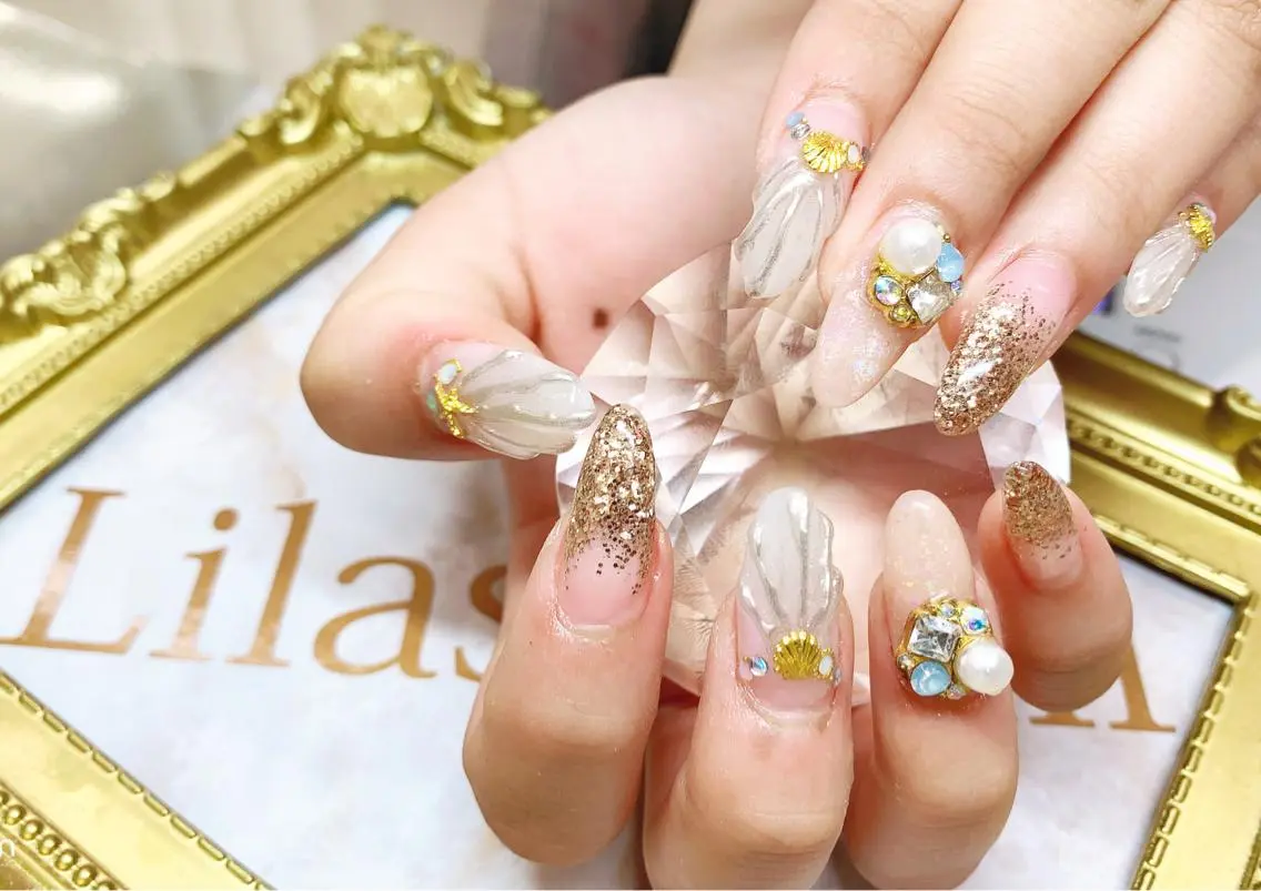 ネイル ジェルネイル ゴールド ハードジェル ラメ(グリッター) ロングネイル Lilas Nailのネイルデザイン