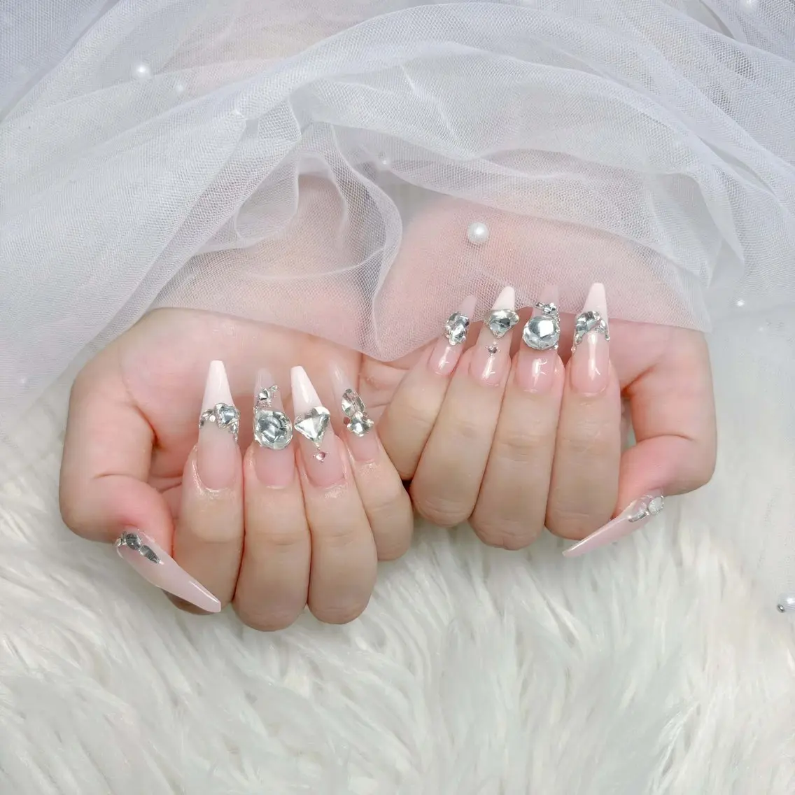 ネイル ジェルネイル キラキラネイル 韓国ネイル 持ち込み ワンホンネイル ハンドネイル Nova Nailのネイルデザイン