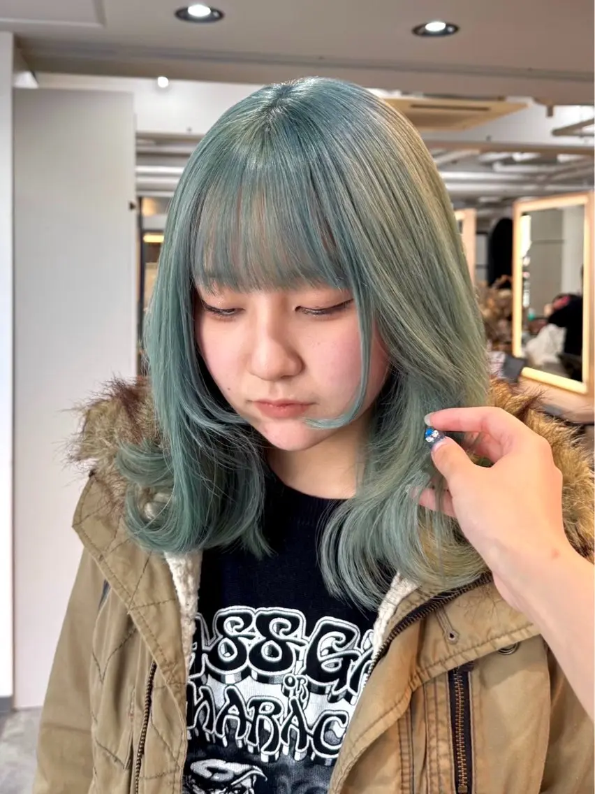 ミディアム カラー ブリーチ ミント ミントグリーン ヘアカラー 髪質改善/レイヤー/ 🐣kokoro🌸のヘアスタイル