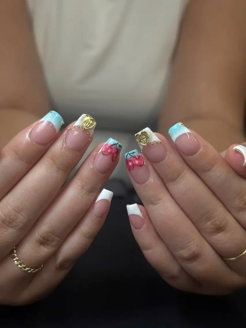 ネイル ブルー フレンチネイル ガーリー Iconic Nailのネイルデザイン