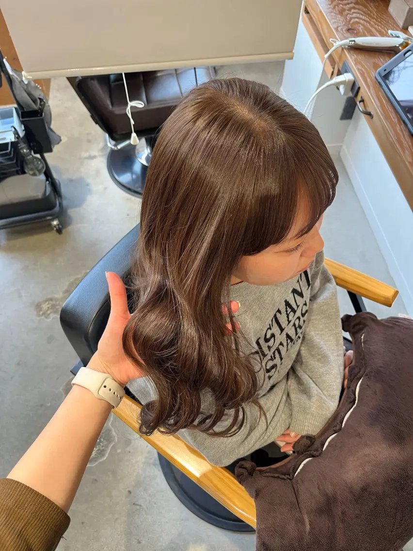 セミロング ヘアカラー トリートメント 塩川ももこ/ 自然な縮毛矯正のヘアスタイル