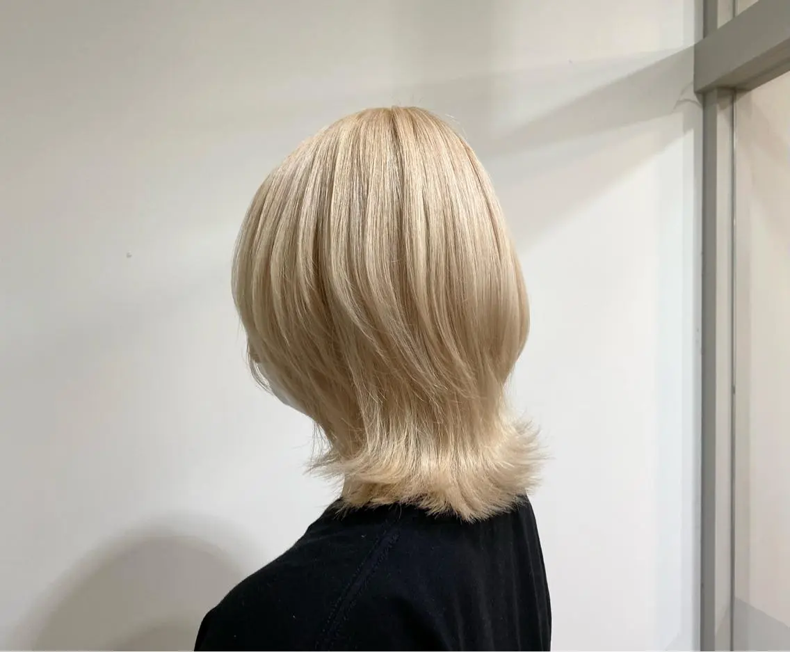 ミディアム カラー ベージュカラー ブリーチ ブロンド ホワイトベージュ ホワイトブロンド ヘアカラー たなか もえなのヘアスタイル