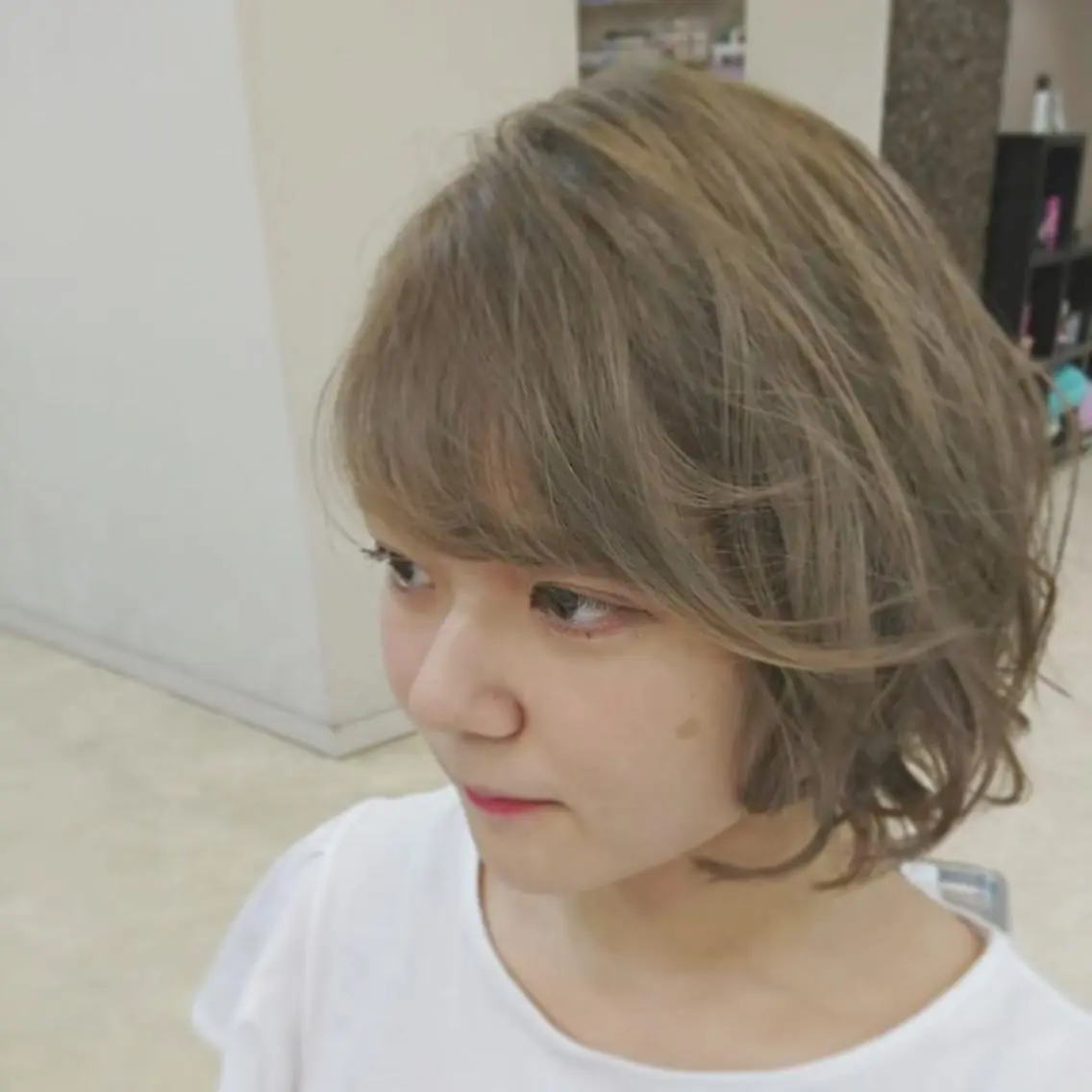 ショート カラー パーマ ヘアアレンジ アッシュ ベージュカラー エグチ アキラのヘアスタイル