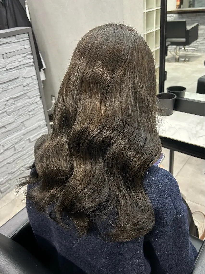 ミディアム カラー 学生 moe🎀 透明感カラーのヘアスタイル