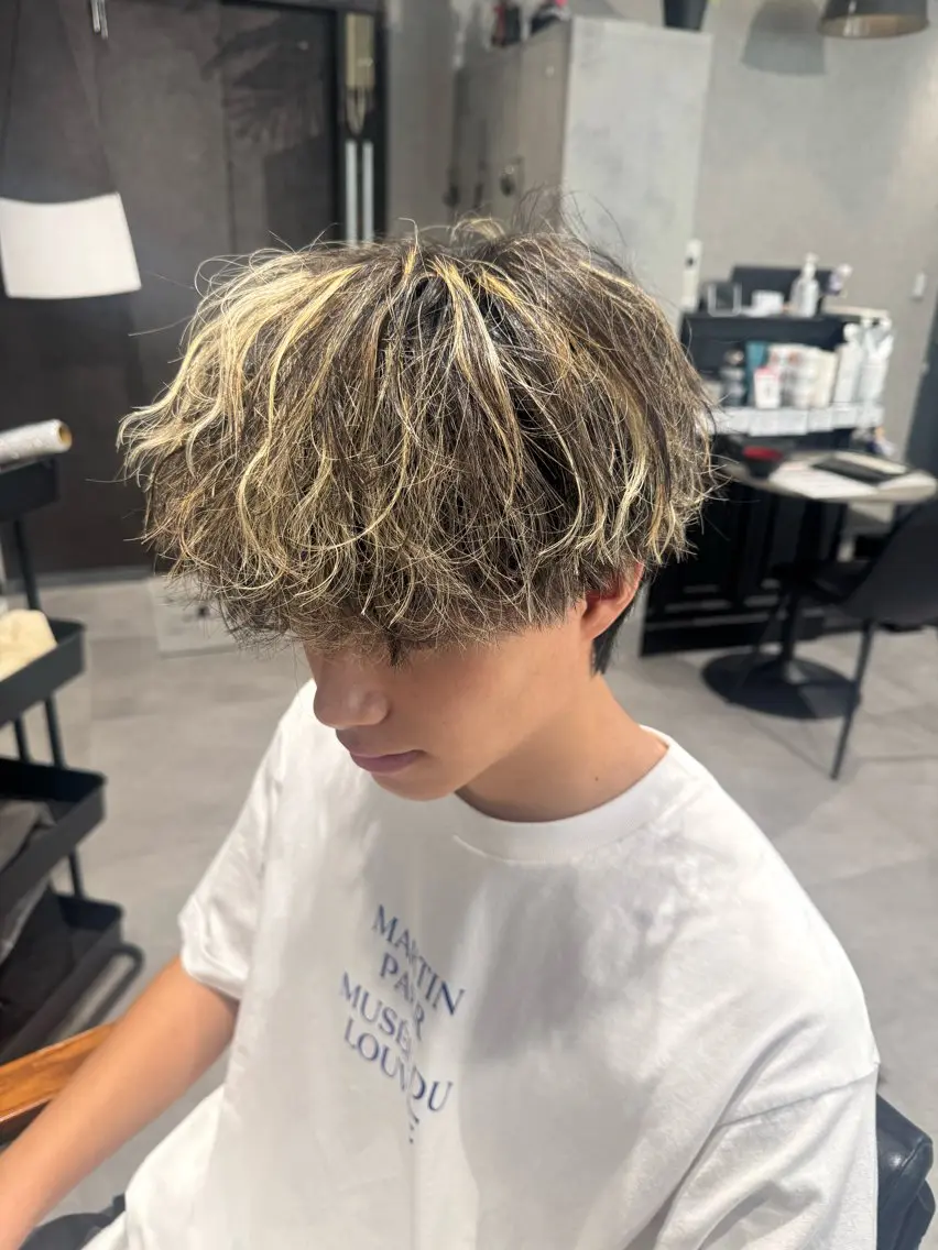 ヘアアレンジ メンズ マッシュウルフ マッシュ メンズウルフカット ウルフカット カット メンズヘア カット、パーマ特化のヘアスタイル