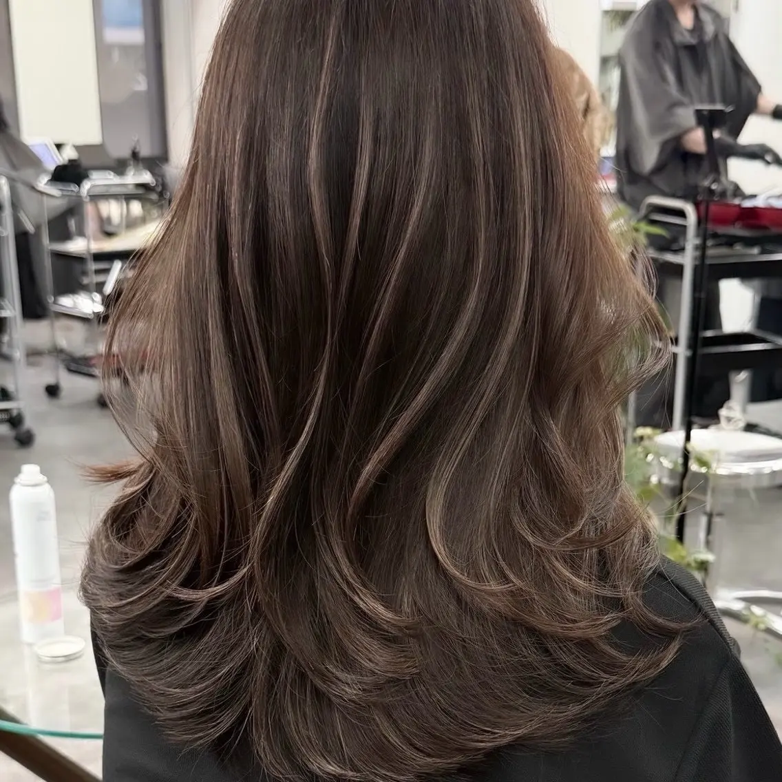 セミロング カラー ヘアアレンジ 内大久保 列夏のヘアスタイル