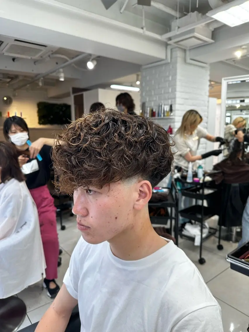 ショート パーマ メンズ スペインカール カット パーマ トリートメント フェザーパーマ職人 🪶ryosukeのヘアスタイル