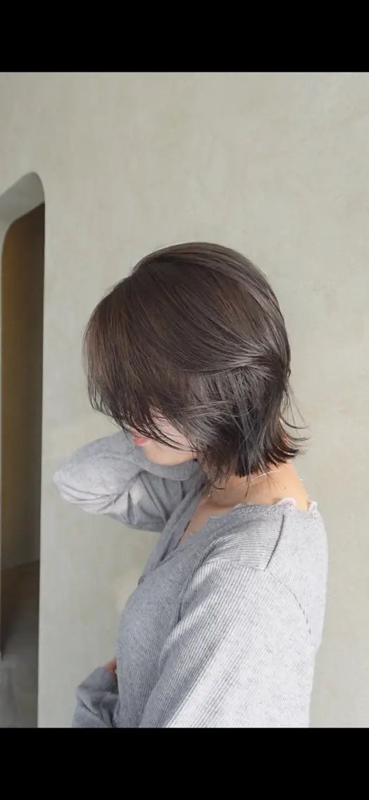 カラー ブリーチ 透明感カラー グレージュ ヘアカラー 井上 愛梨のヘアスタイル