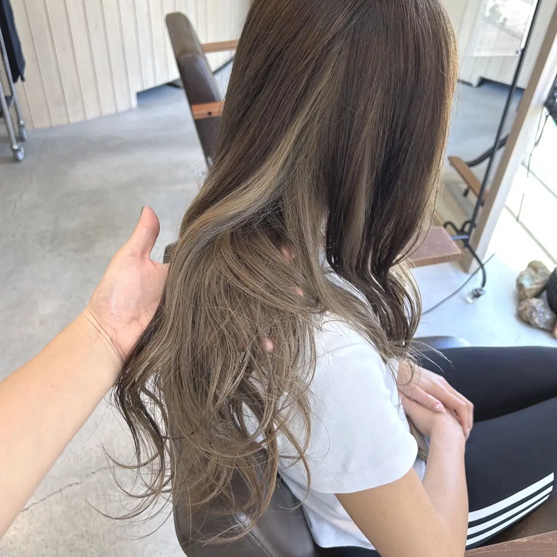 インナーカラー＋全体カラー🐬カット無し、シャンプーブロー代込みの写真