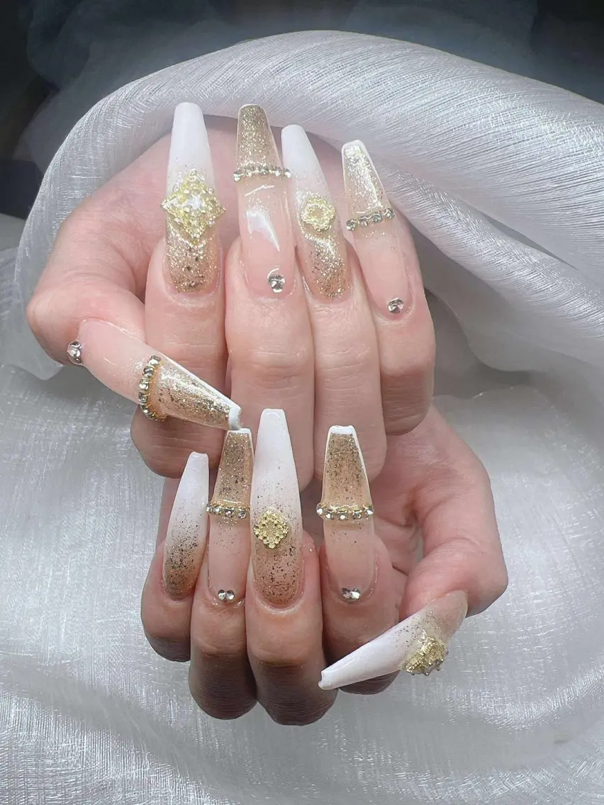 ネイル 長さ出し グラデーション 卒業式 キラキラネイル マグネットネイル ハンドネイル Lee Nailsのネイルデザイン