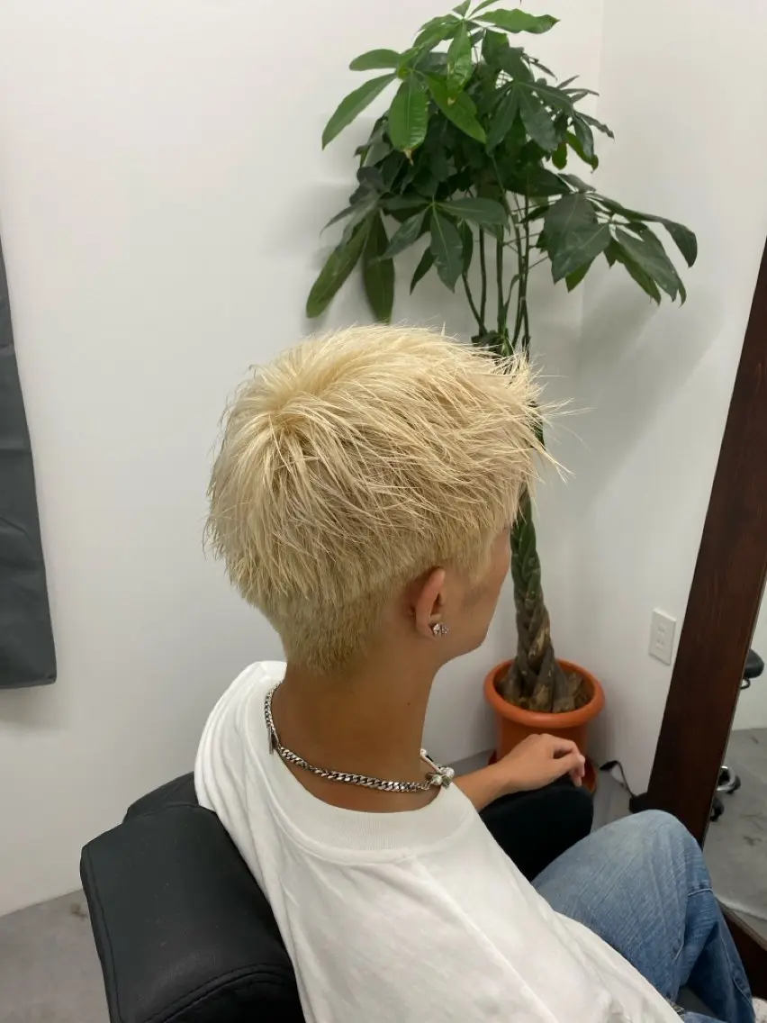 カラー メンズ メンズブリーチ ブリーチ ブロンド 江坂トレンド韓国風 髪質改善shinoのヘアスタイル