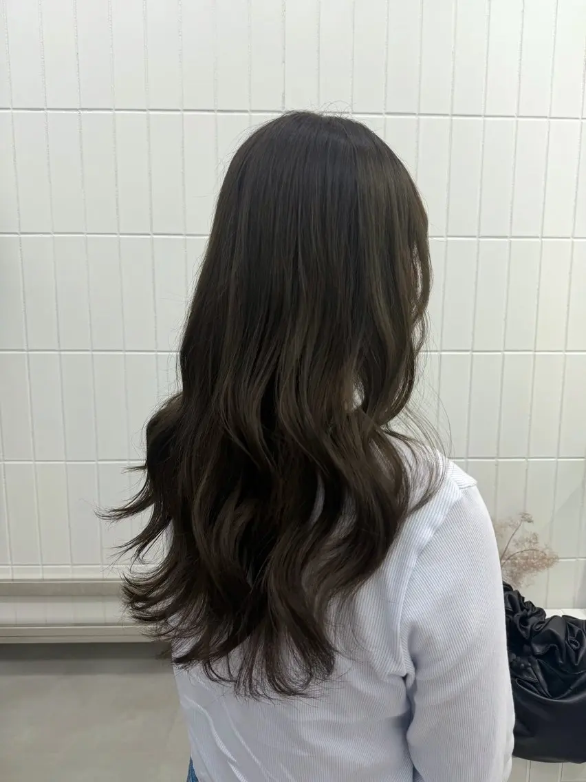 ロング ami /透明感カラーのヘアスタイル