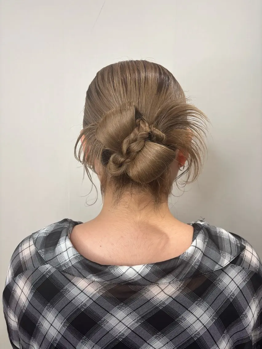 セミロング ヘアアレンジ 森元 りこのヘアスタイル