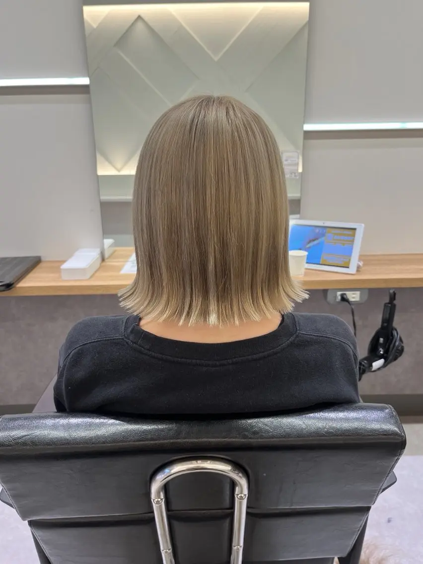 ミディアム 狐カラー ハイライト レイヤーカット トリートメント ヘアカラー トリートメント 五月女 和樹のヘアスタイル