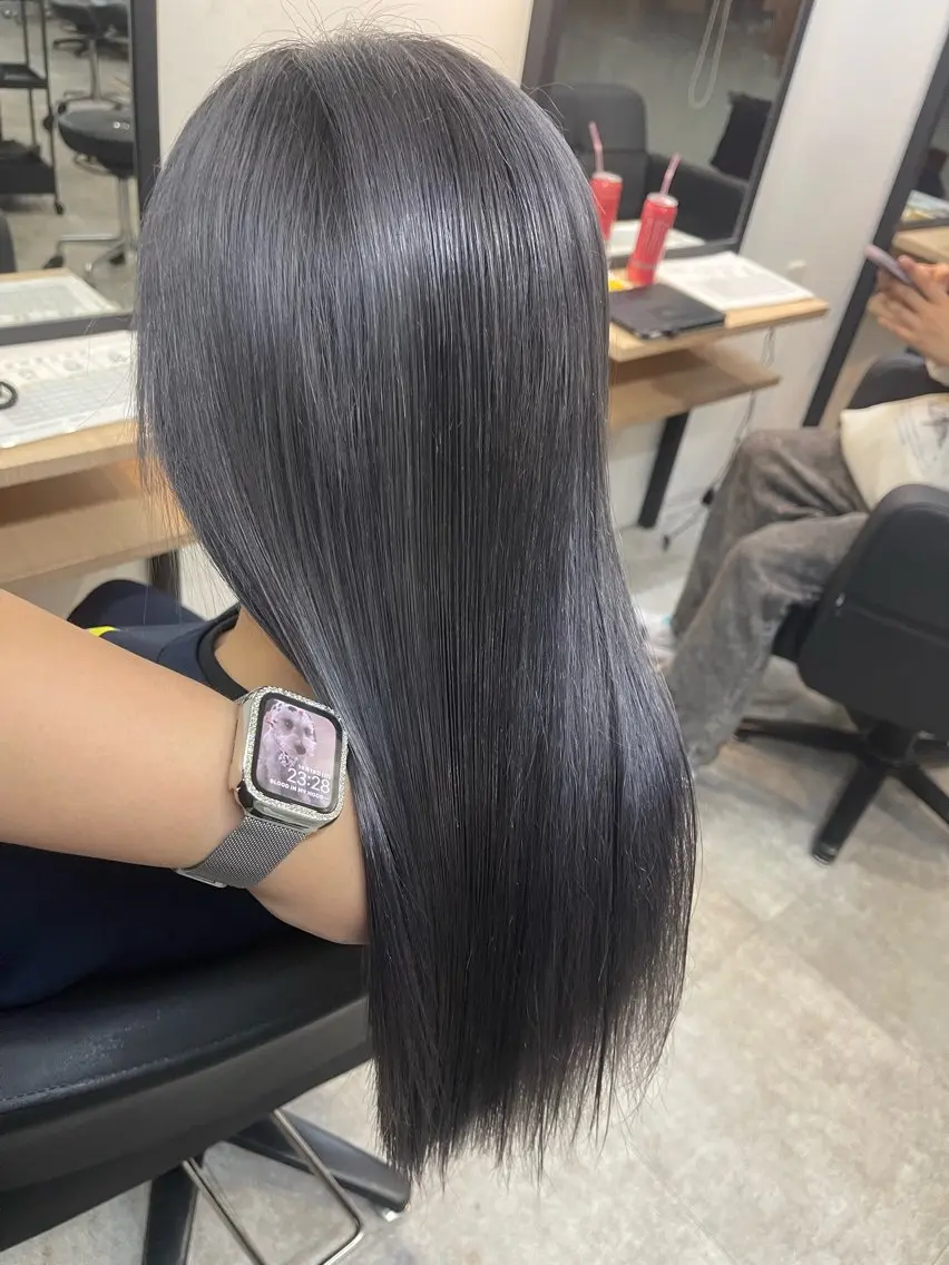 セミロング ブリーチ縮毛矯正 LAFFYuiのヘアスタイル