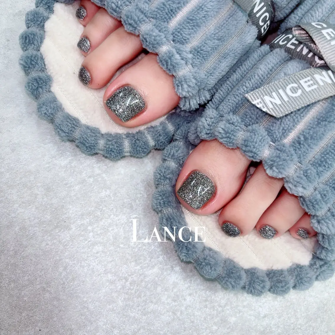 ネイル オーロラネイル ブルー フットネイル 氷ネイル・うるうるネイル キラキラネイル フットネイル Lance nailのネイルデザイン