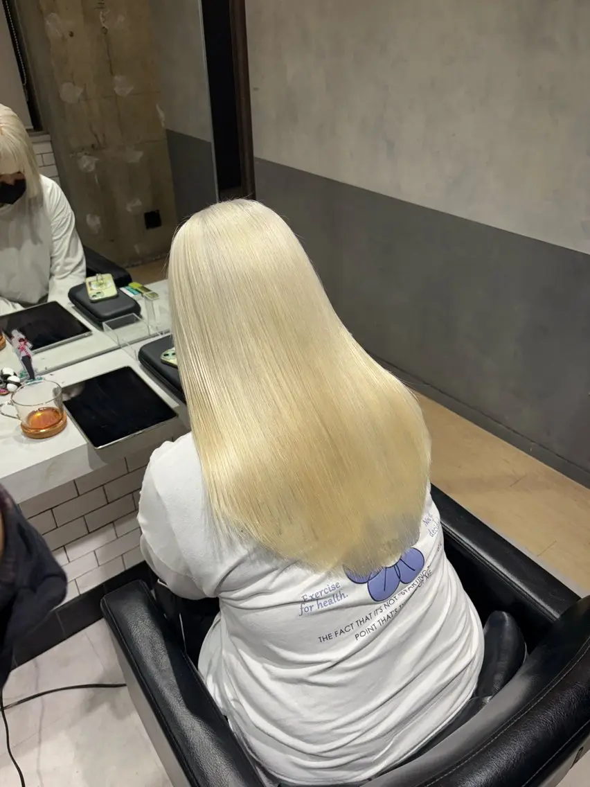 ロング ヘアカラー ハイトーンエフェクト ブリーチいち丸のヘアスタイル