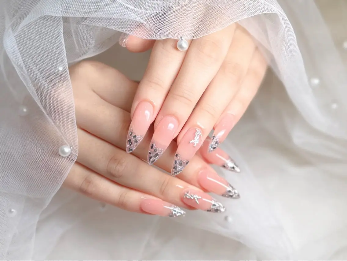 16時〜限定価格《10本チップ長さだし・オフあり》ガラスフレンチネイル💖新規ソフトジェルオフ無料〔大きいパーツ1つ無料の写真