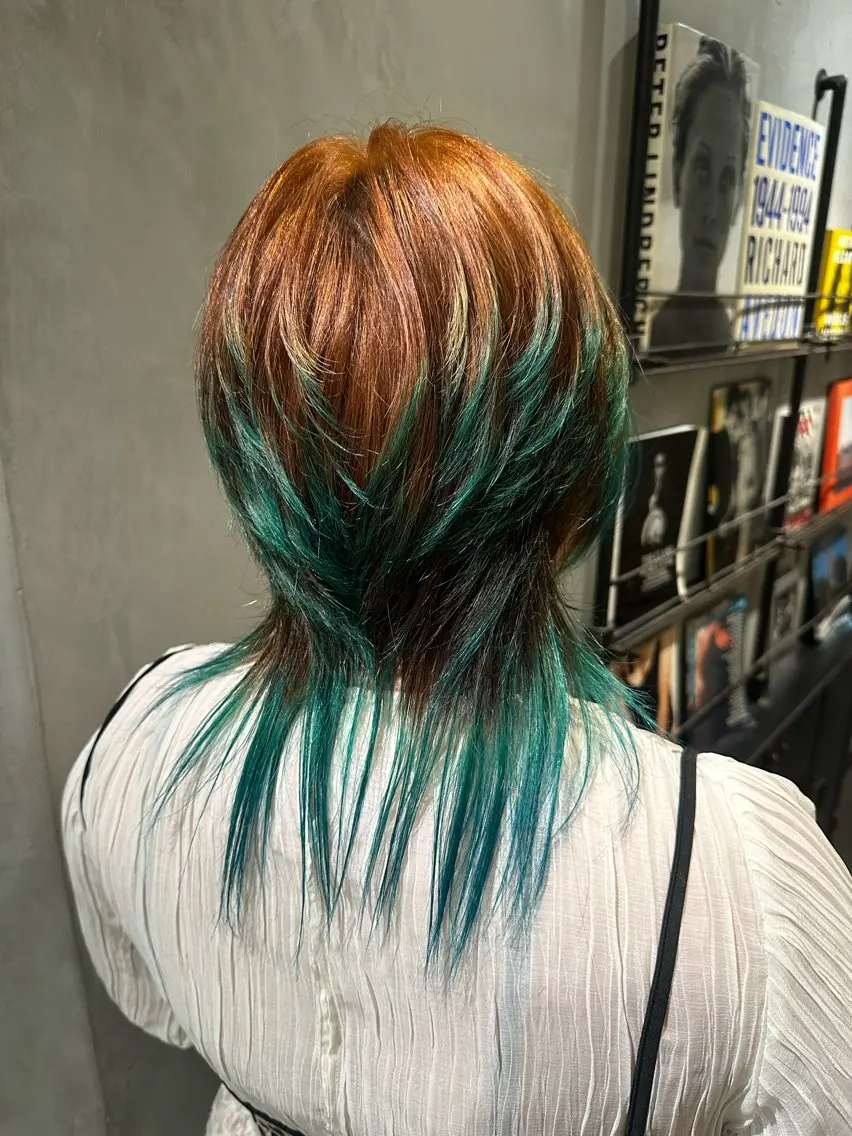 ロング カラー ブリーチ ヘアカラー トリートメント ヤマダ アオイのヘアスタイル