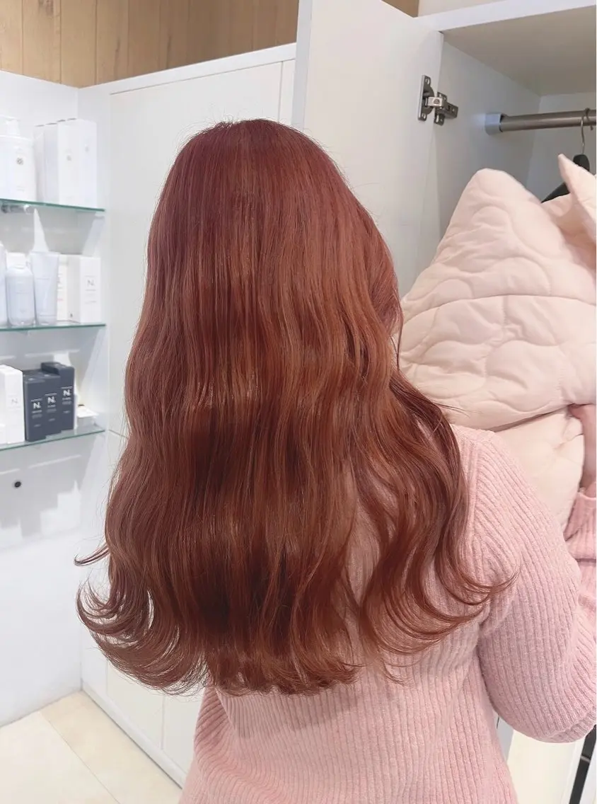 セミロング あらいしほ /ピンクカラーのヘアスタイル