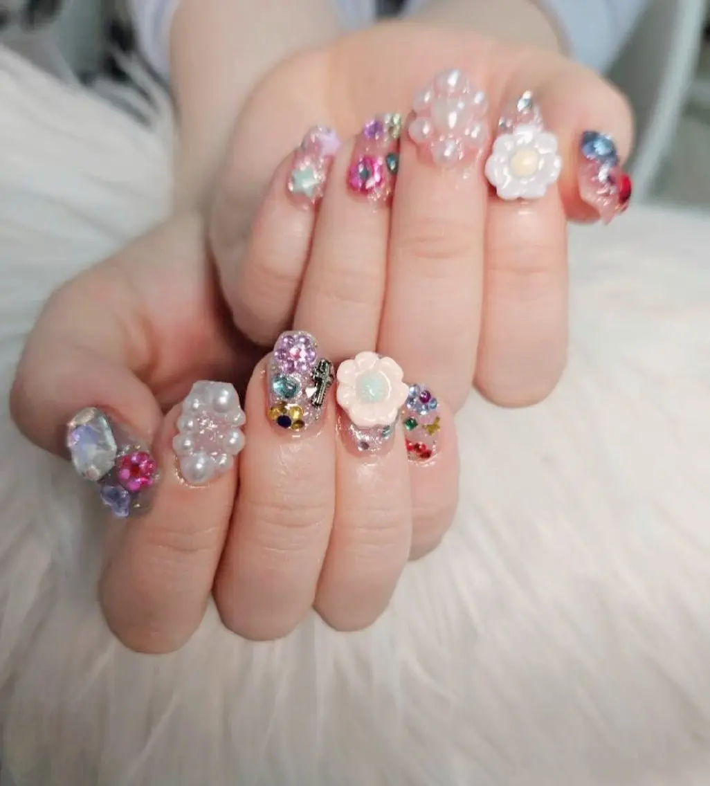 ネイル フラワーネイル キラキラネイル 持ち込み ストーンネイル ハンドネイル Beaubie  nailサロンのネイルデザイン