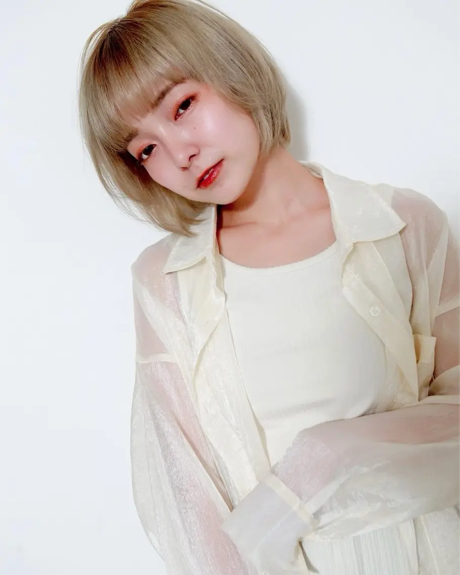 ショート カラー ベージュカラー ブリーチ ホワイトベージュ ショートヘア 髪質改善/ハイライト 小林秀樹のヘアスタイル