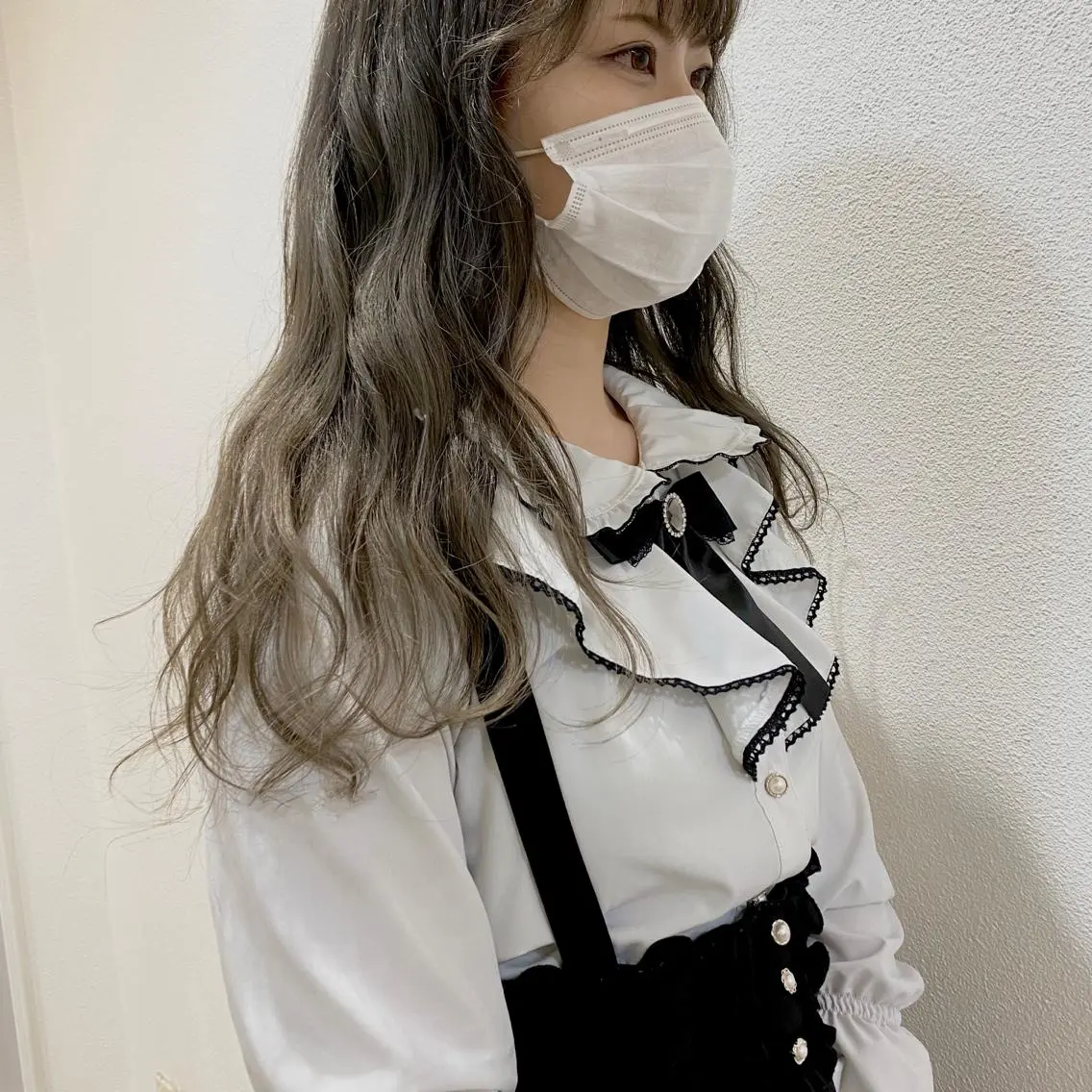 セミロング カラー ブリーチ ダブルカラー グレージュ ショート& パーマ　坂本のヘアスタイル